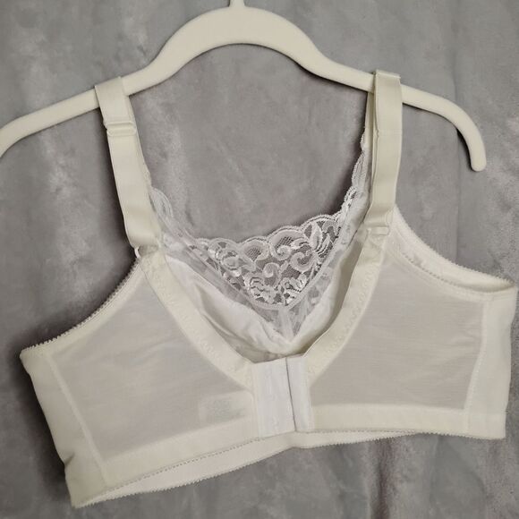 Mastectomy Bra One Of Many - Picture 2 of 3